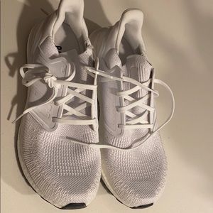 NWOB ADIDAS TRIPLE WHITE ULTRABOOSTS 20 sz 10.5 M